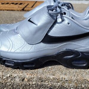 Nike Men's Silver and Black Sneakers